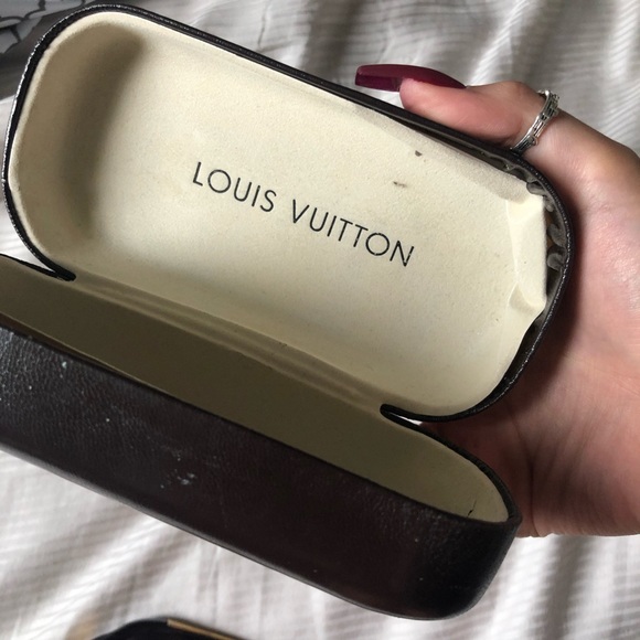 More photos of LV sunglasses - Picture 3 of 4